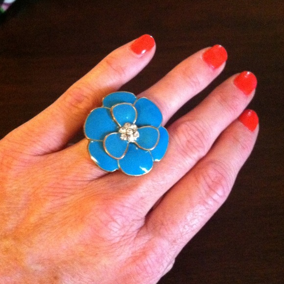 Flower ring - Picture 1 of 1
