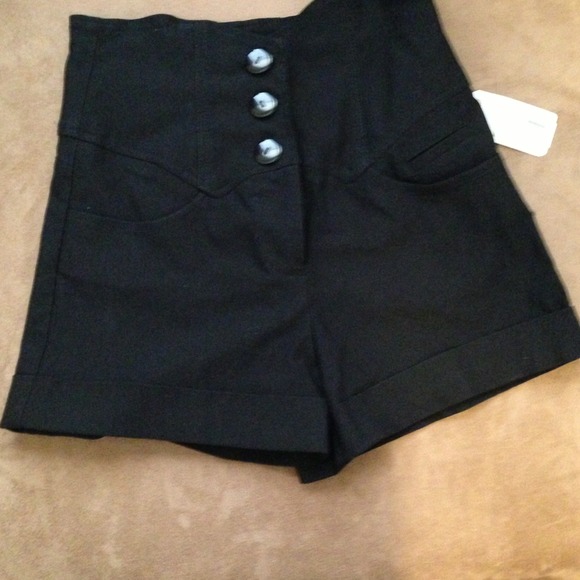 Black hi waisted shorts