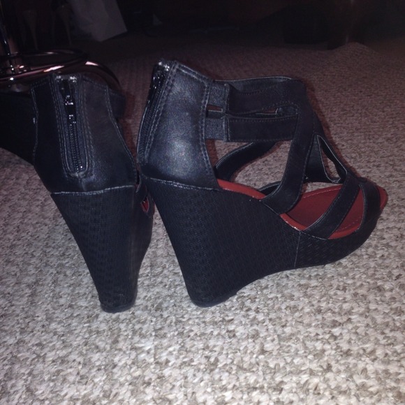 🚫🚫SOLD🚫🚫Wedges - Picture 2 of 3