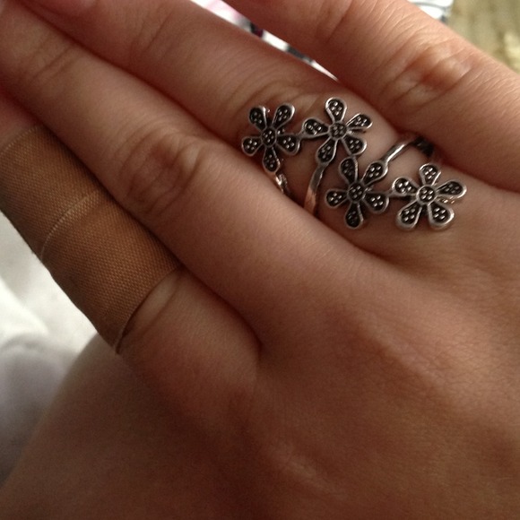 Spring Daisies Ring