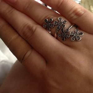 Spring Daisies Ring
