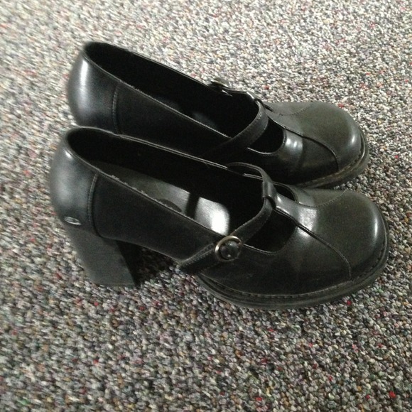 Black dress shoes