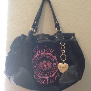 @cpm818 Gorgeous navy blue handbag 👜😃