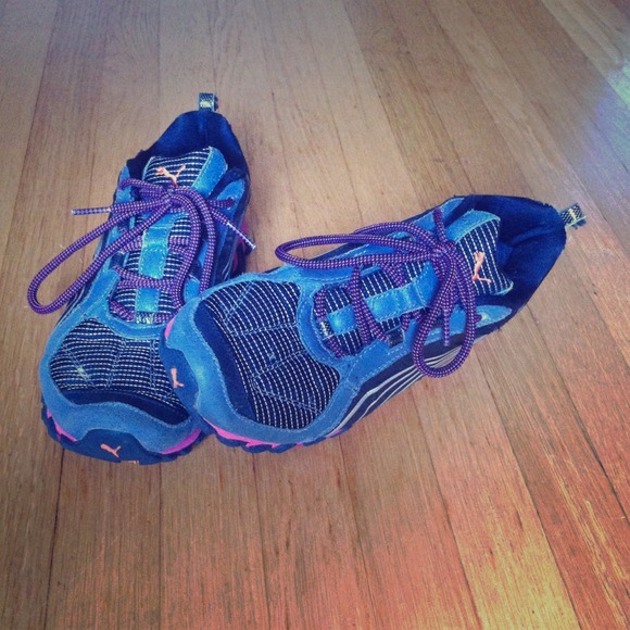 Black & Pink Puma shoes