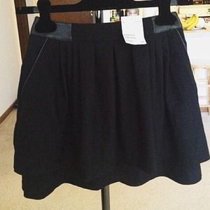 💢SOLD💢H&M skater skirt