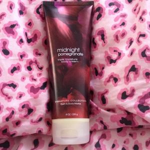 🚫TRADED🚫Midnight pomegranate body cream