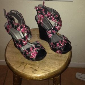 Flower wedges