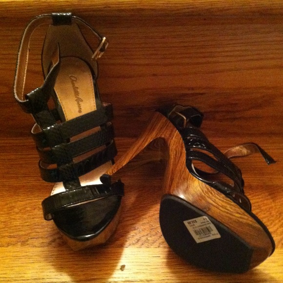 Holding for customer :) 🎀Never worn Heels🎀