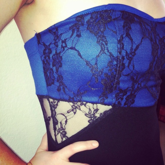 *NWT* Sz M / L Blue cutout lace strapless dress - Picture 2 of 4