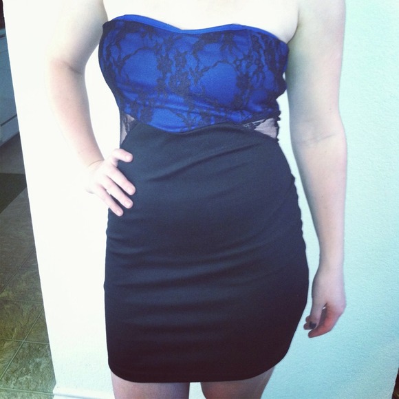 *NWT* Sz M / L Blue cutout lace strapless dress - Picture 4 of 4