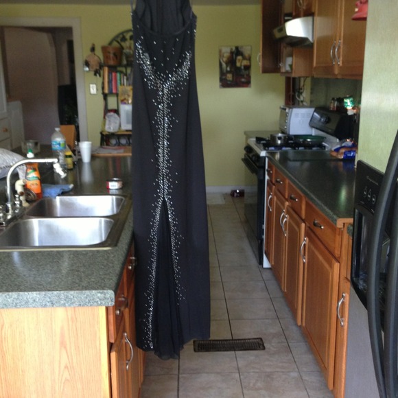 Black formal dress - Picture 2 of 3