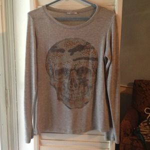 Gray and camo skull long sleeve top!