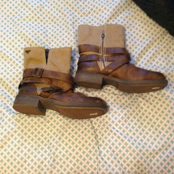 Roxy boots