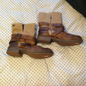 Roxy boots