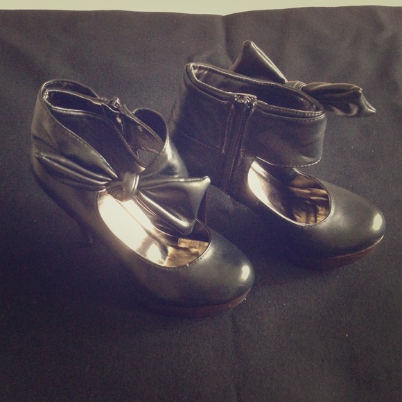 🎉CLEARANCE🎉🎀🎀Ankle Bow Strap Heels🎀🎀