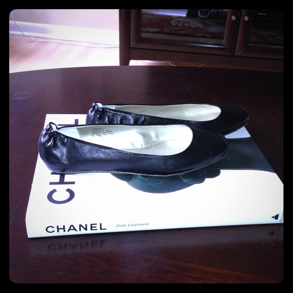 Black Bandolino Ballet Flats