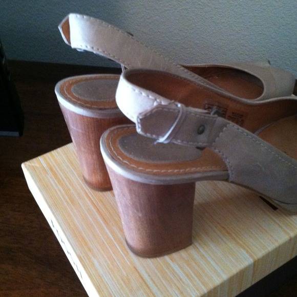 👠FOSSIL Taupe\Ivory HH Slingbacks👠 - Picture 3 of 4