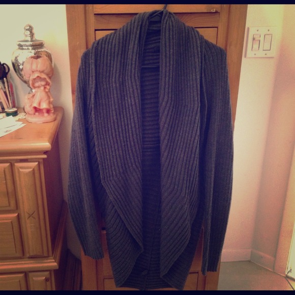 ✋Sold✋Grey knit sweater w/ oversized collar