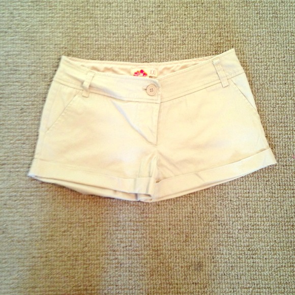 Extra small extra cute khaki colored shorts - Picture 1 of 2