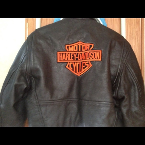 Leather jacket - Picture 3 of 3