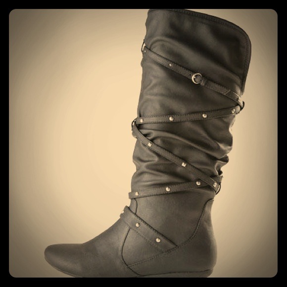 American Eagle boots! Black color. Size 7.5.