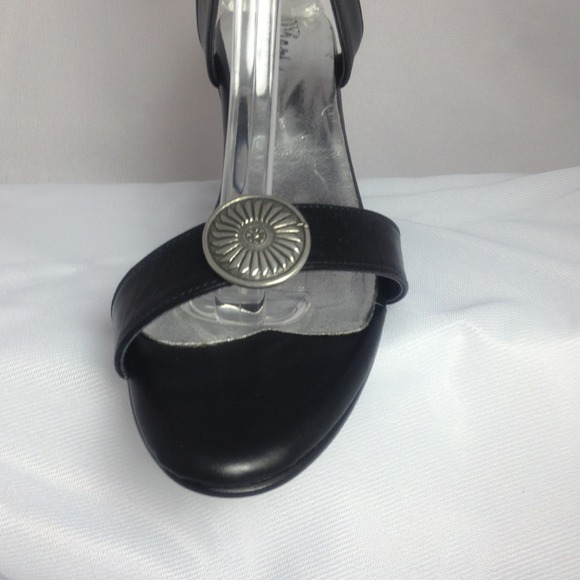 Lady Jane sample Kimberly sandal New Price! - Picture 2 of 2