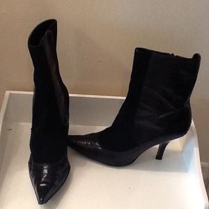 RESERVED for @stigal Nine West Leather Ankle Boots