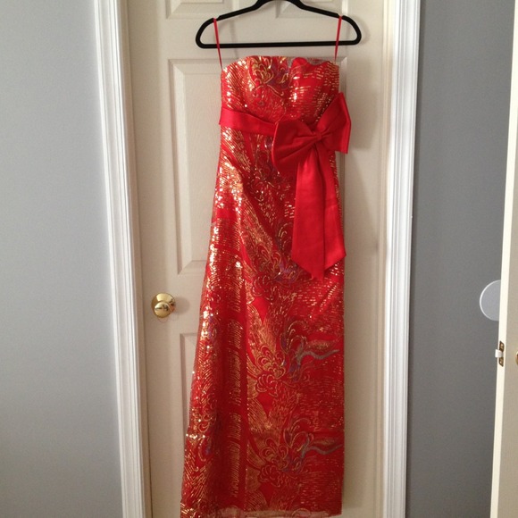 Beautiful Chinese dress: size 6 never been worn.