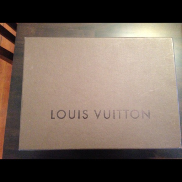 SOLD BUNDLELouis Vuitton storage box authentic.