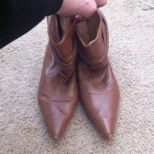 Pointed toe boots