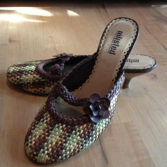 Super cute kitten heels