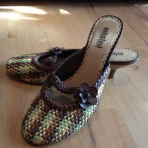 Super cute kitten heels