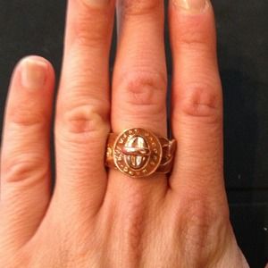 Marc by Marc Jacobs 'turnlock' ring. Fits size7-8