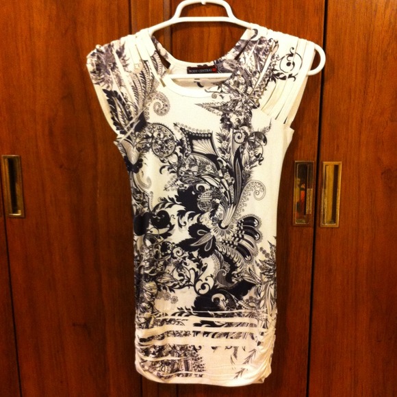 Black and white Floral shirt - Picture 1 of 3
