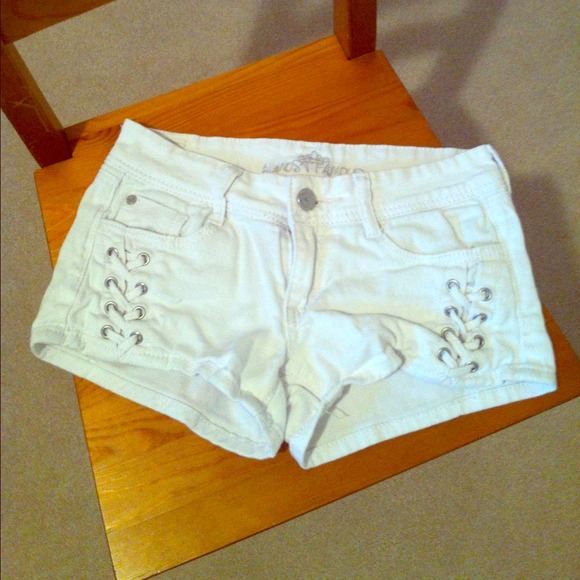 Cute White Shortie Shorts ❤