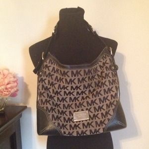 ❌Hold❌Authentic MK bag