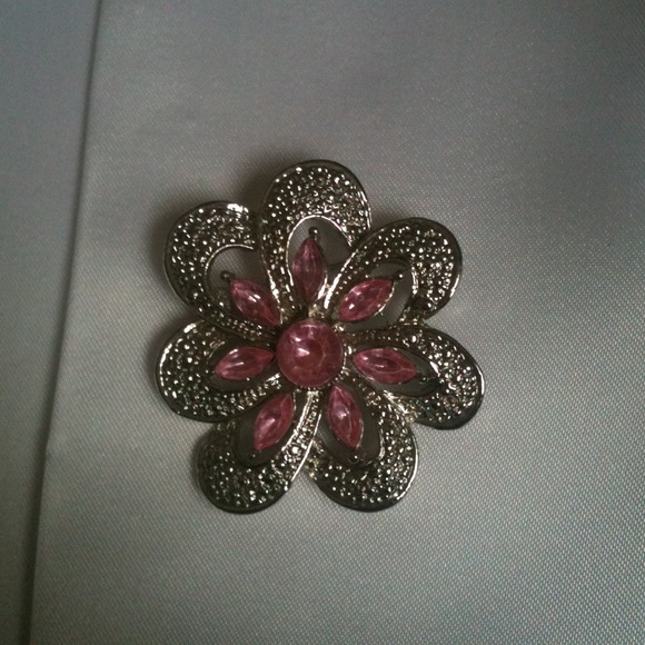 REDUCED!!!Elegant pink stone and silver brooch!!!