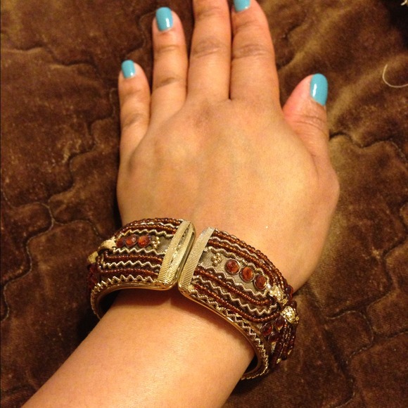 Gold Bangle Style Bracelet - Picture 1 of 3