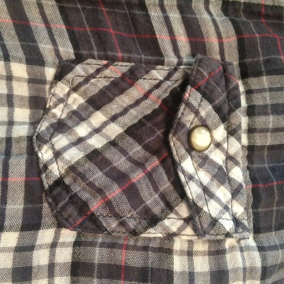 Button-up Long-sleeve - Picture 3 of 4