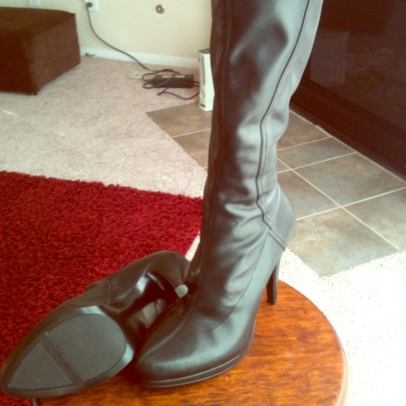 Black leather Nine West knee high boots!