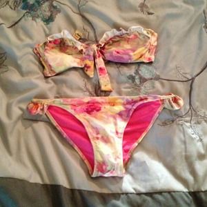 H&M flower power bikini