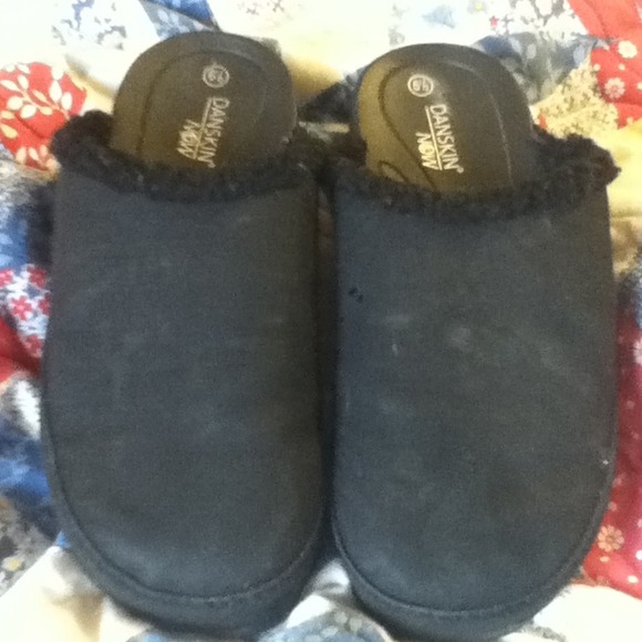 Danskin Now Clog size 6 1/2...black