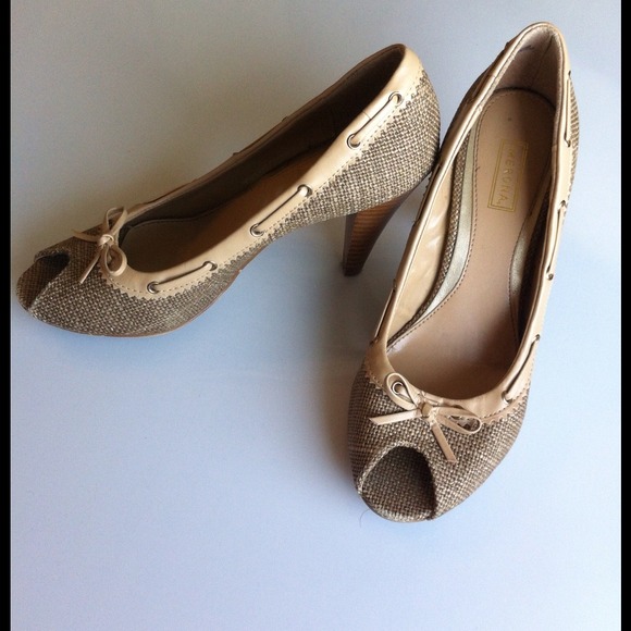 Gold and tan sparkle tweed peep toe heels. - Picture 2 of 3