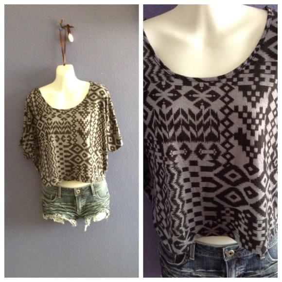 Tribal semi crop top SOLD🚫