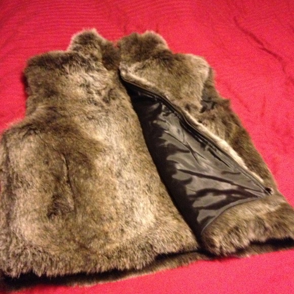 Faux fur zippered vest