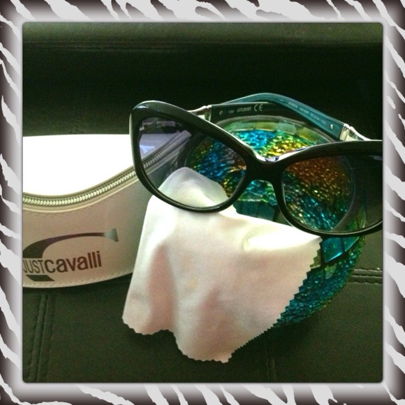 Traded to mrsoti Just Cavalli / Havianas.
