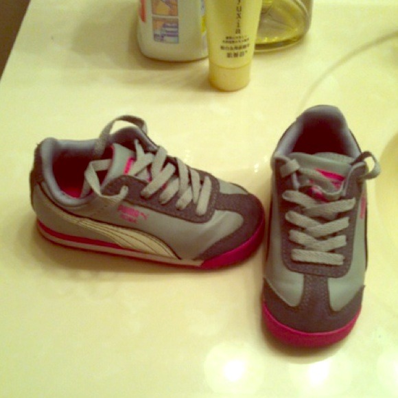 Toddler size 6 puma sneakers