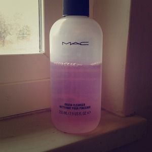 SOLD 🚫MAC brush cleaner
