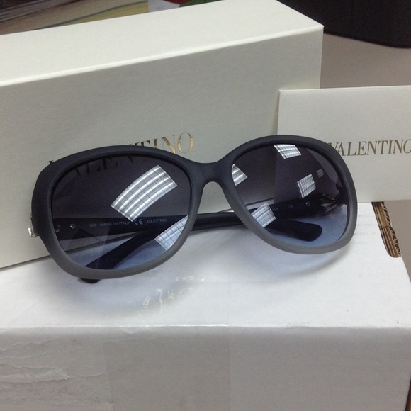 authentic Valentino Sunglasses NWT $250