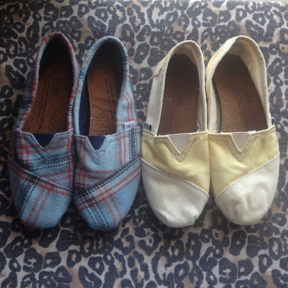 TOMS Shoes - ⬇ REDUCED- TOMS Bundle size 6
